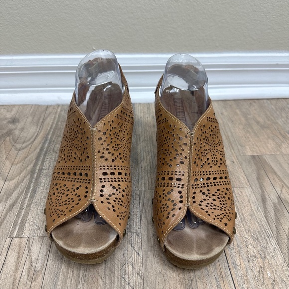 Pikolinos Shoes - PIKOLINOS Tan Cut-Out Wedge Shoes